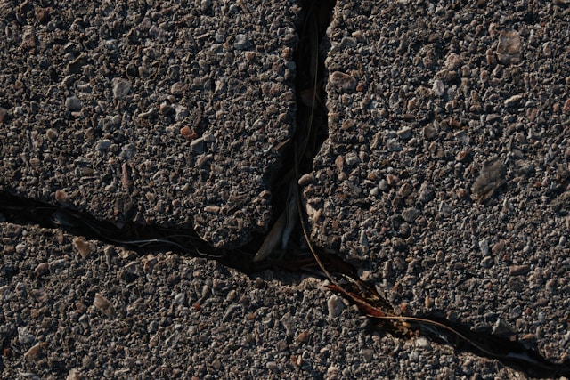 Can Foundation Cracks Cause Roof Issues? What Homeowners Should Know