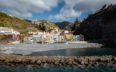 Retaining Wall vs Seawall: Which One is Best for Your Property?