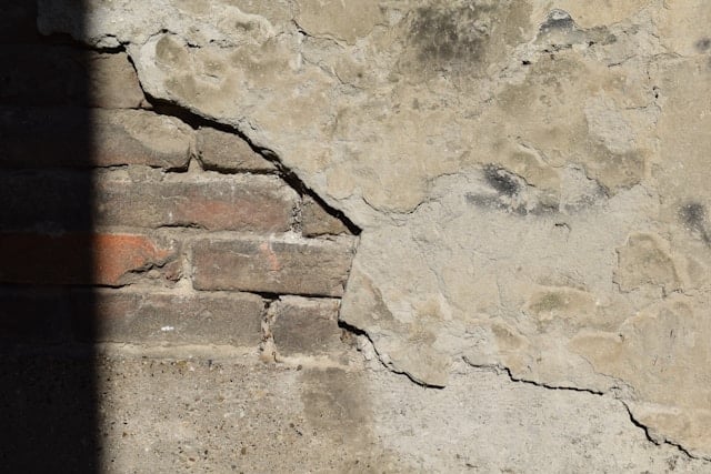 Stair-Step Wall Crack Fix Methods: Lasting Structural Repair