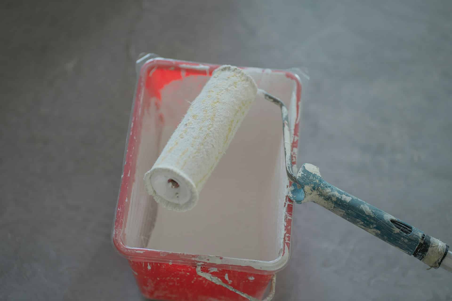 A paint roller on a pale