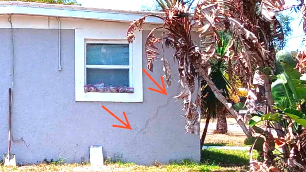 Foundation cracks on exterior stucco wall of settling home in Largo, Florida