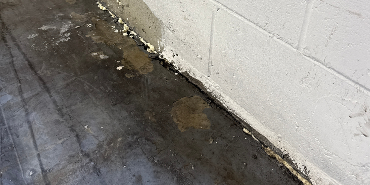 Filling gap in between floor with polyurethane foam.