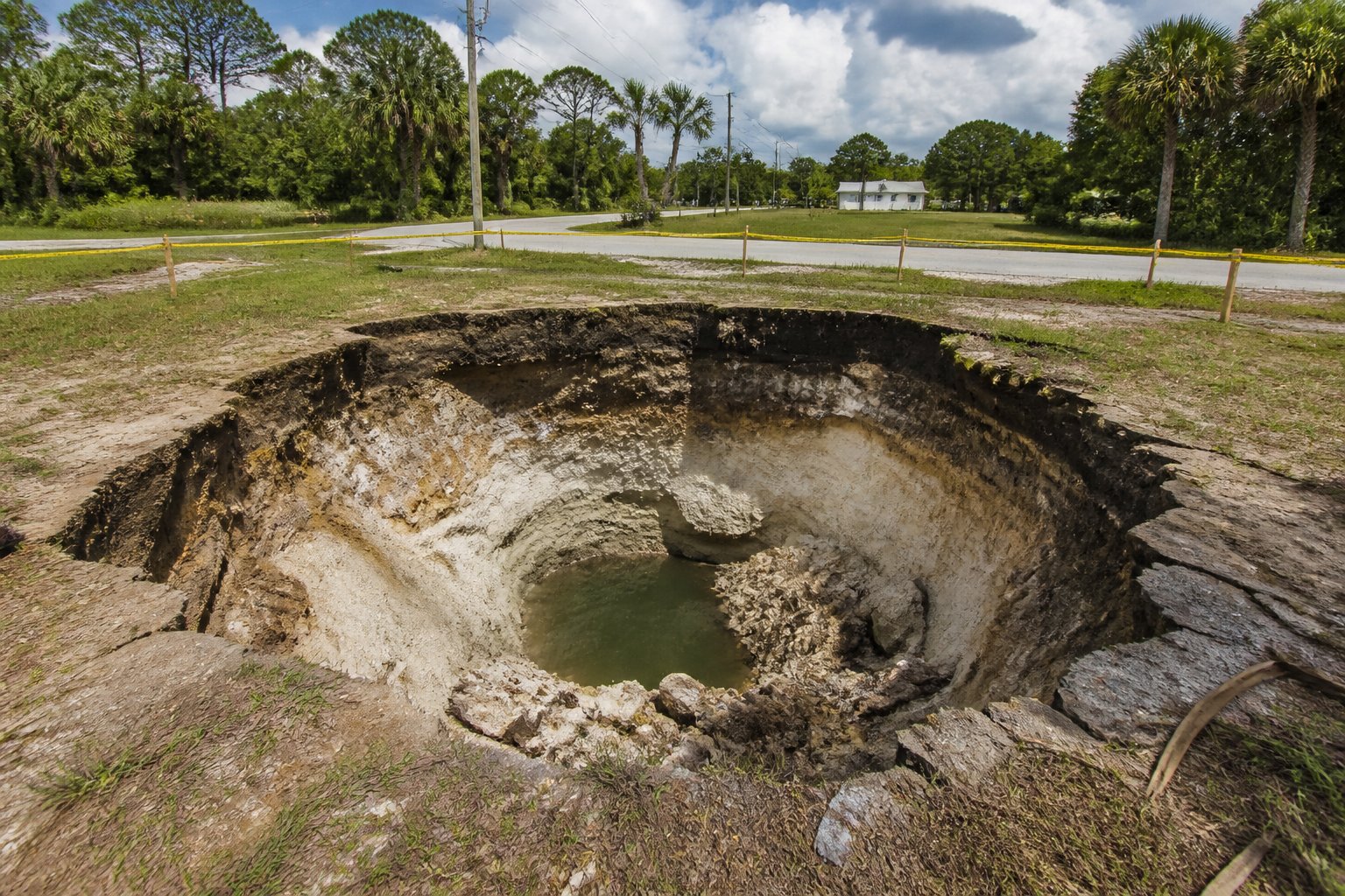 Land O’ Lakes Sinkhole: Signs and Next Steps for Homeowners