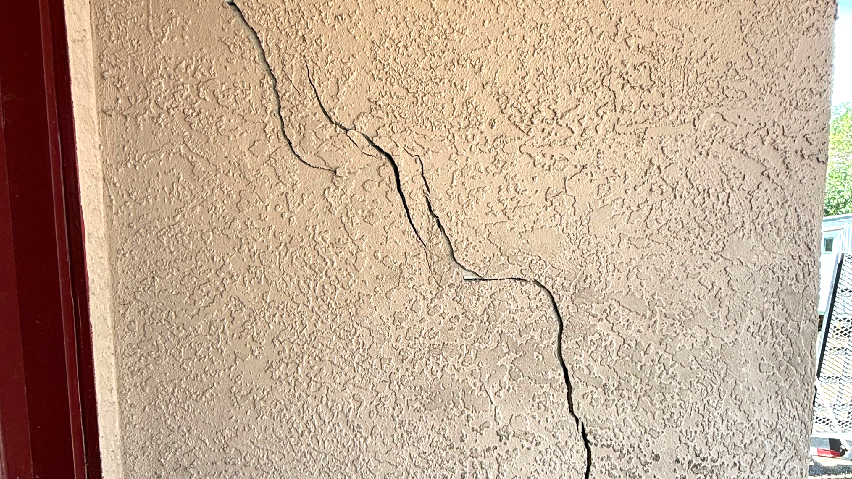 Signs Your Home Foundation Is Sinking in Florida 